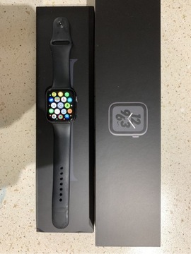 Apple Watch 4 44 mm + dodatki