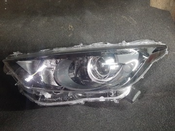 Lampa przednia lewa toyota yaris IV 4 soczewka