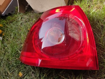 Lampa tylna lewa volkswagen 5 nr 1K6 945 095 AA