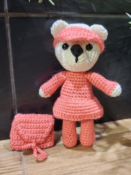 Kremowy miś, maskotka amigurumi 