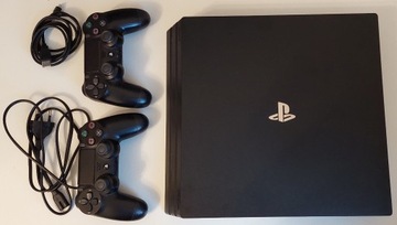 Playstation 4 PRO + 2 pady