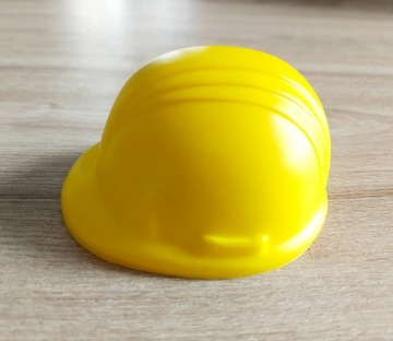 Czapeczka czapka gniotek żółta zabawka nowa