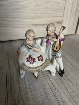 Figurka porcelanowa para na sofie - Vintage