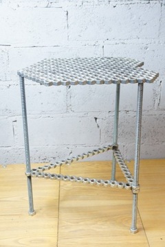 metalowy stolik z nakrętek - wys. 56cm