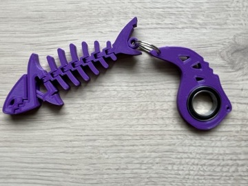 Keyspinner z rekinem fioletowy