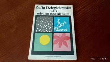 Zofia Dzięgielewska radzi młodym gospodyniom 1988,
