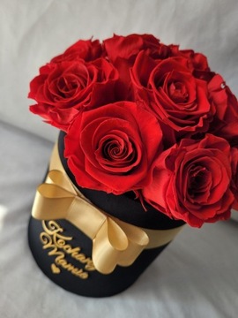 Flower box z 13 wiecznych róż  WALENTYNKI