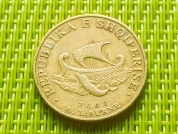 ALBANIA 2000 - 20 Leke Y2