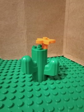 kaktus z kwiatkiem Lego Duplo