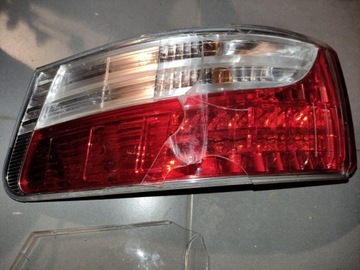 TOYOTA Avensis T27 KOMBI Prawa Lampa TYŁ Tylna LED