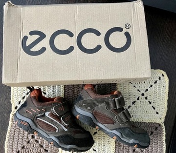 Buty dziecięce Ecco rozmiar 24 na rzepy Strider