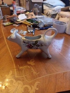 Krowa, mlecznik, porcelana z Chodzieży 