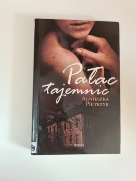 Pałac tajemnic - Agnieszka Pietrzyk