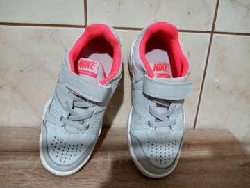 Buty Nike dziewczyny 28.5 