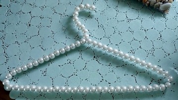 Piękny wieszak z perłami-rarytas