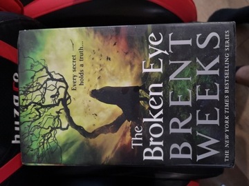 Broken Eye:Book 3 serii lightbringer Brent Weeks