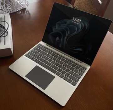 Mały Laptop Microsoft Surface Laptop Go, i5, 8GB, 256GB