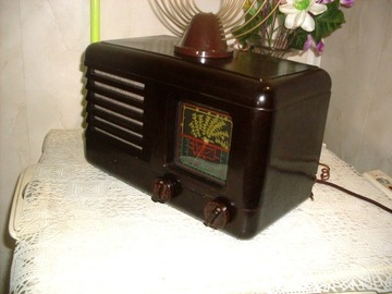 Stare radio Pionier U z 1951r. Śliczny