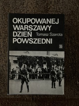 Okupowanej Warszawy dzień powszedni Tomasz Szarota