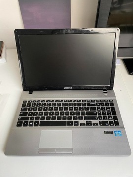 Laptop Samsung NP270E5E, procesor Intel i5, 8 GB R