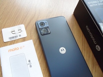 Motorola E22   4/64 GB   Cały komplet