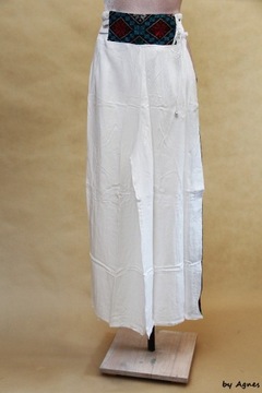 Białe przewiewne spodnie na lato