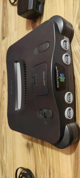 Konsola Nintendo 64 + 8 kartridżów z grami +kable