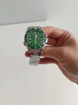 Modny, luksusowy zegarek kwarcowy z zieloną tarczą