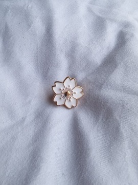 Przypinka pin pins wpinka broszka stokrotka kwiat
