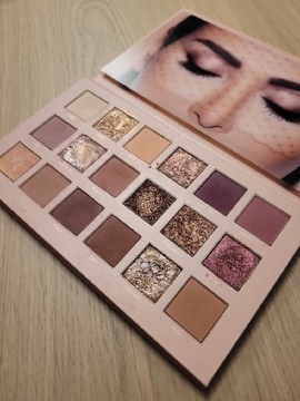 Paleta cieni Huda Beauty Nude ślubna