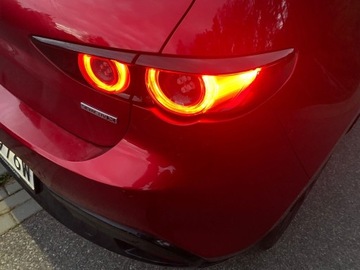 Mazda 3 klapa bagażnika zderzak tył lampy tył 