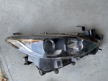 Lampa Mazda 3 prawa przód 13-16 BHR1 51030