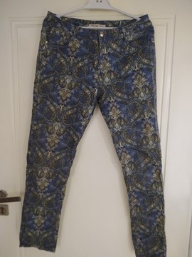 Kwieciste spodnie jeansowe z kieszeniami