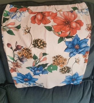 Spódnica mini trapezowa na gumce w kwiaty