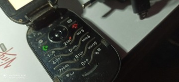 Telefon Motorola  z klapką z ladowarka