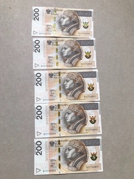 Seria pięciu banknotów o kolejnych numerach