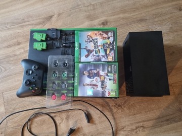 Xbox Series X + pad + dodatki, stan bardzo dobry