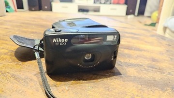 Analogowy Aparat Fotograficzny Nikon EF100