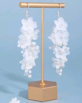 Kolczyki białe kwiaty z organzy ze sztucznymi perełkami 