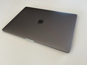MacBook Pro 16 cali, model 2019
