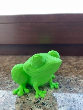 Żabka zabawka kolekcjonerska różne kolory. Figurka