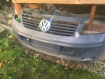 Zderzak VW T5 cały z atrapą.Polecam