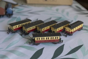 Wagony osobowe i wagon pocztowy