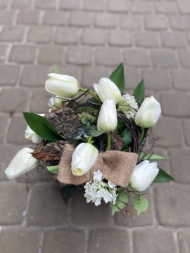 Kwiaty sztuczne , kompozycja z tulipanów