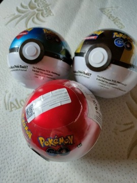 Pokemon TCG pokeball z boosterami