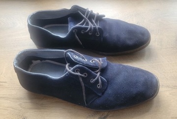 Granatowe buty skórzane zamszowe Pull & Bear 44
