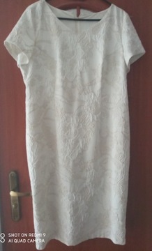 Biała sukienka wytłaczane wzory 