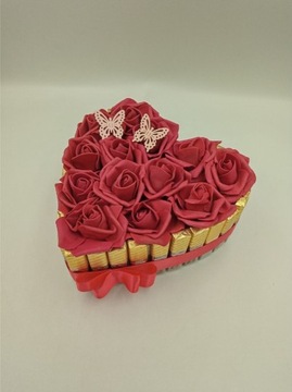 Tort bukiet prezent na urodziny z czekoladek MERCI