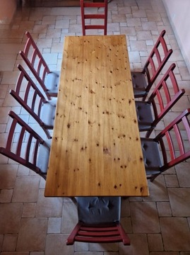 Stół z krzesłami do salonu lub jadalni