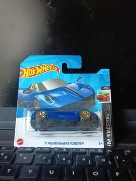 Hot Wheels 17 Pagani Huayra Roadster 